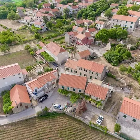 Vintage, Makarska - * Lovrec